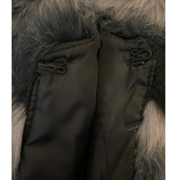 Glamsia Faux Fur Vest - Picture 3 of 4